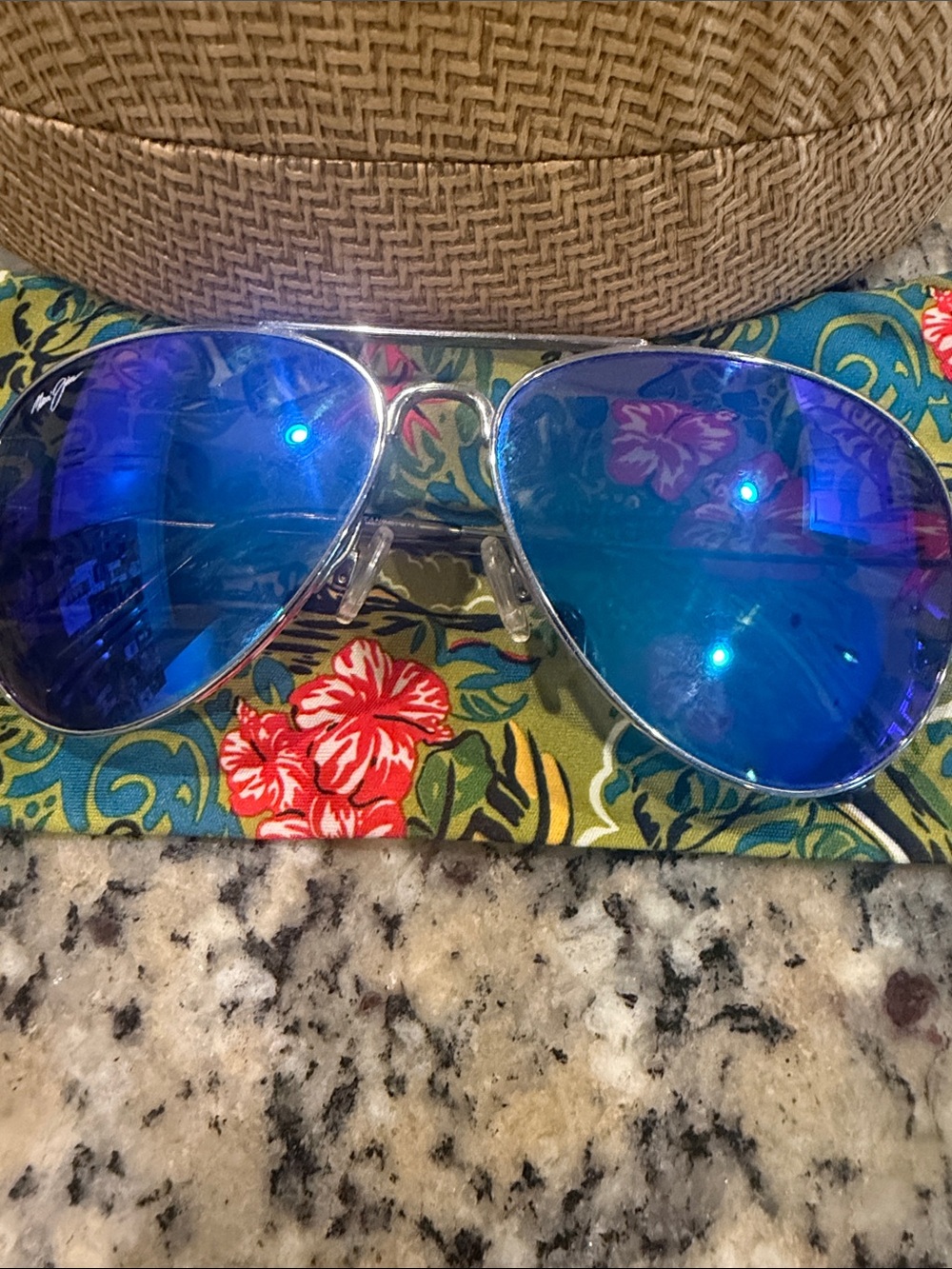 Maui Jim Silver Frame Sunglasses with Blue Mirrored Lenses Maverick - Picture 2 of 14
